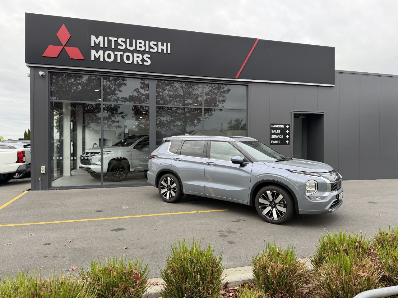 Vehicle image 3