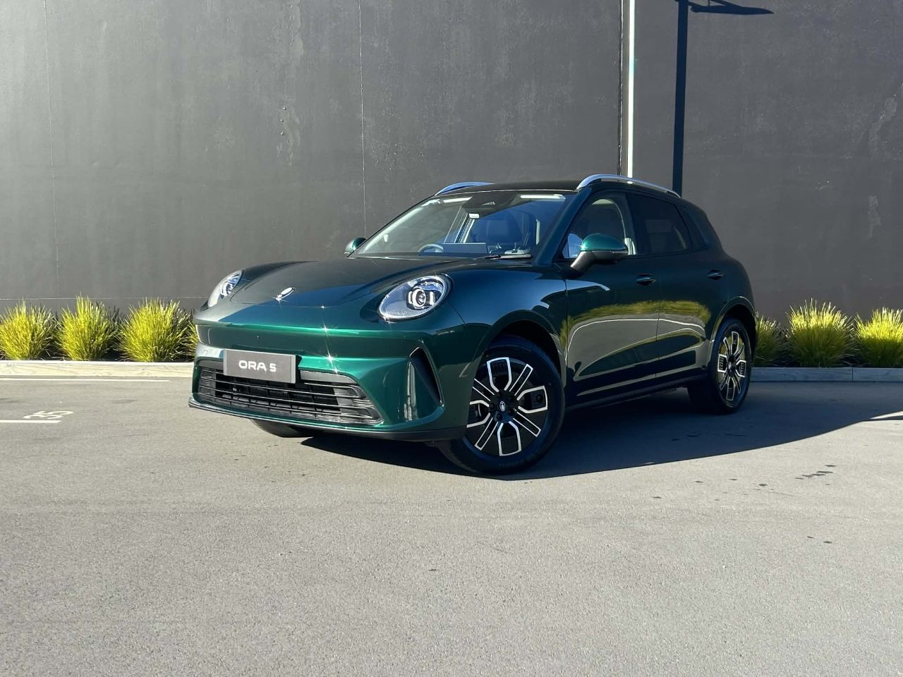 Vehicle image 4