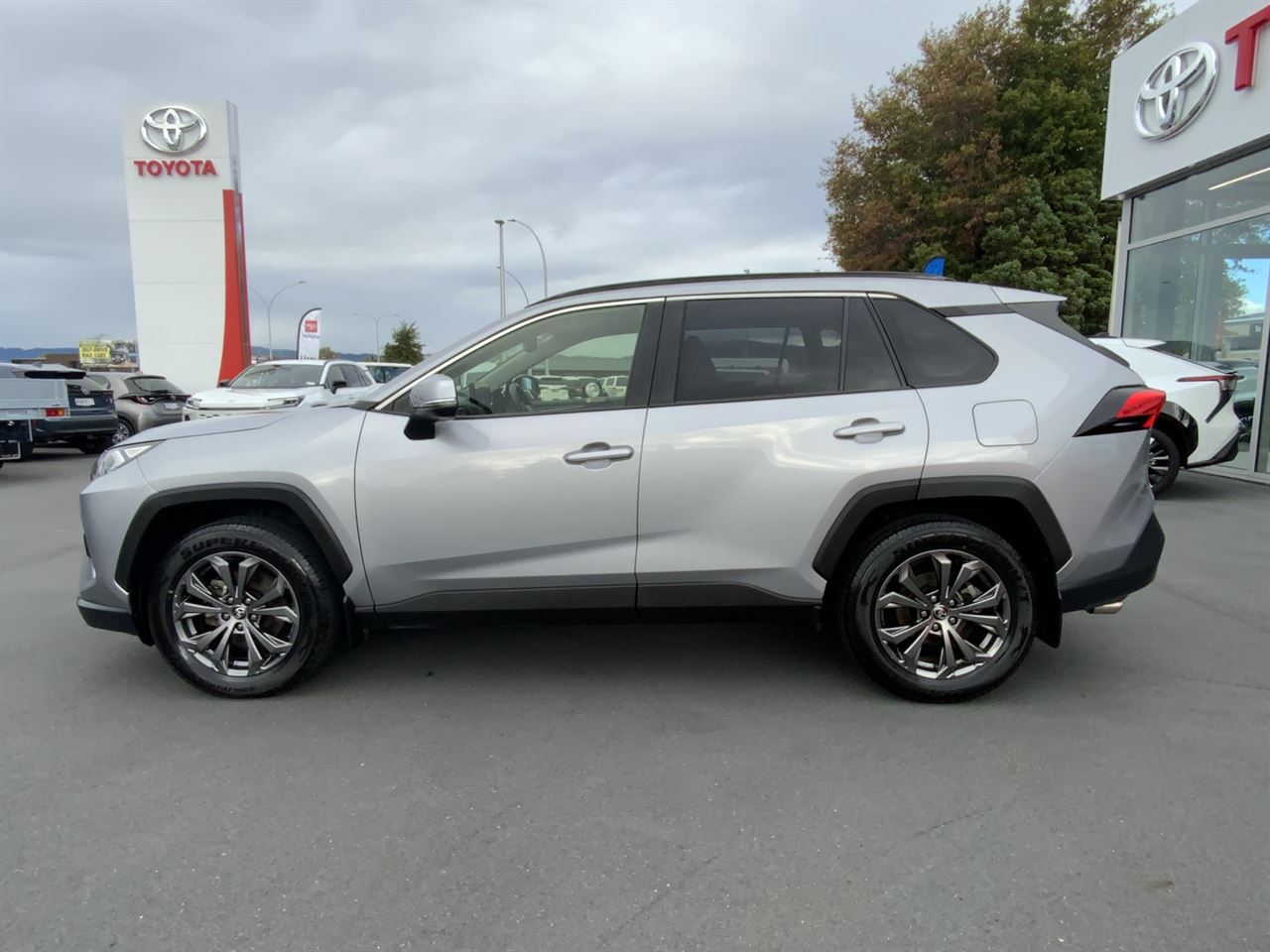 Vehicle image 5