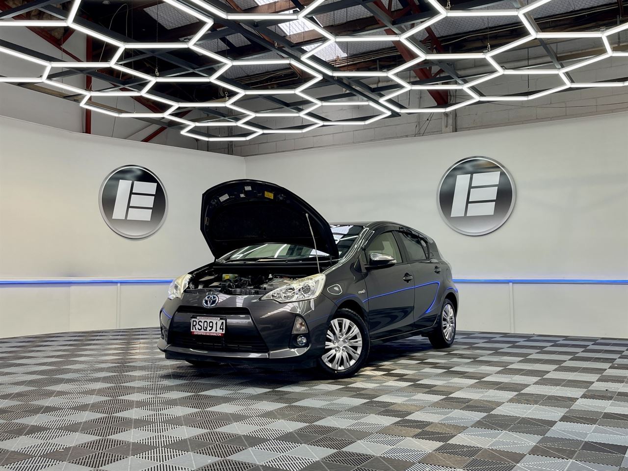 Vehicle image 3