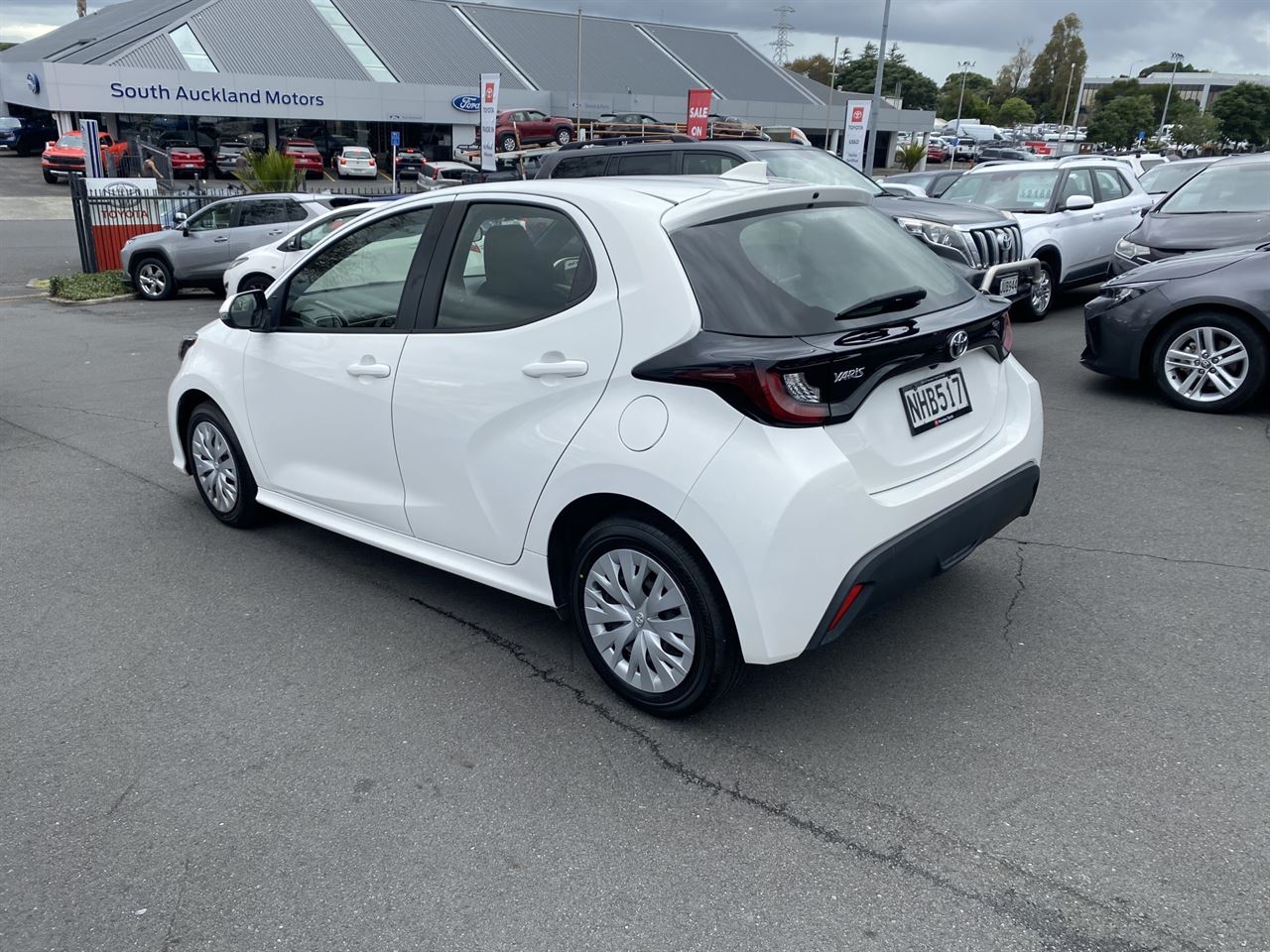Vehicle image 5