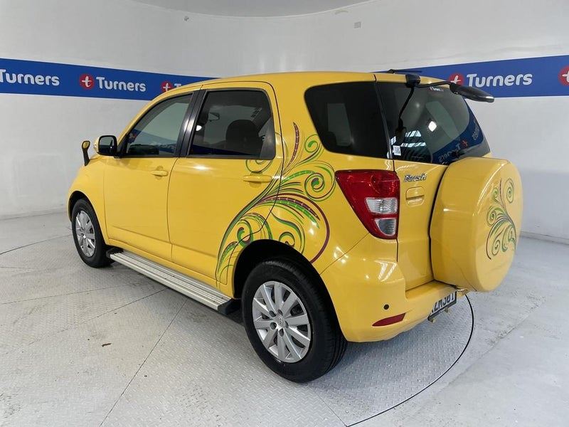 Vehicle image 5