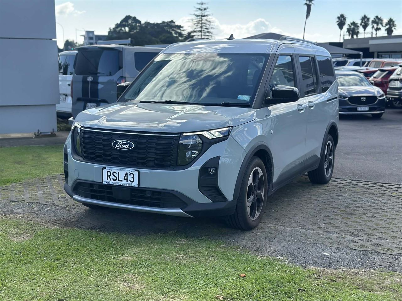 Vehicle image 3
