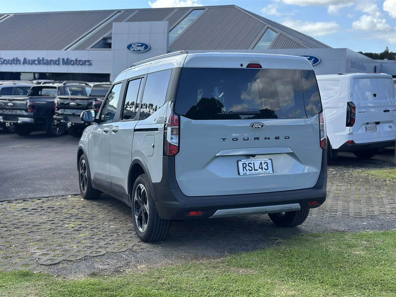 Vehicle image 4