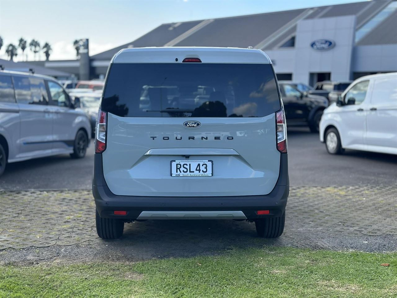 Vehicle image 5