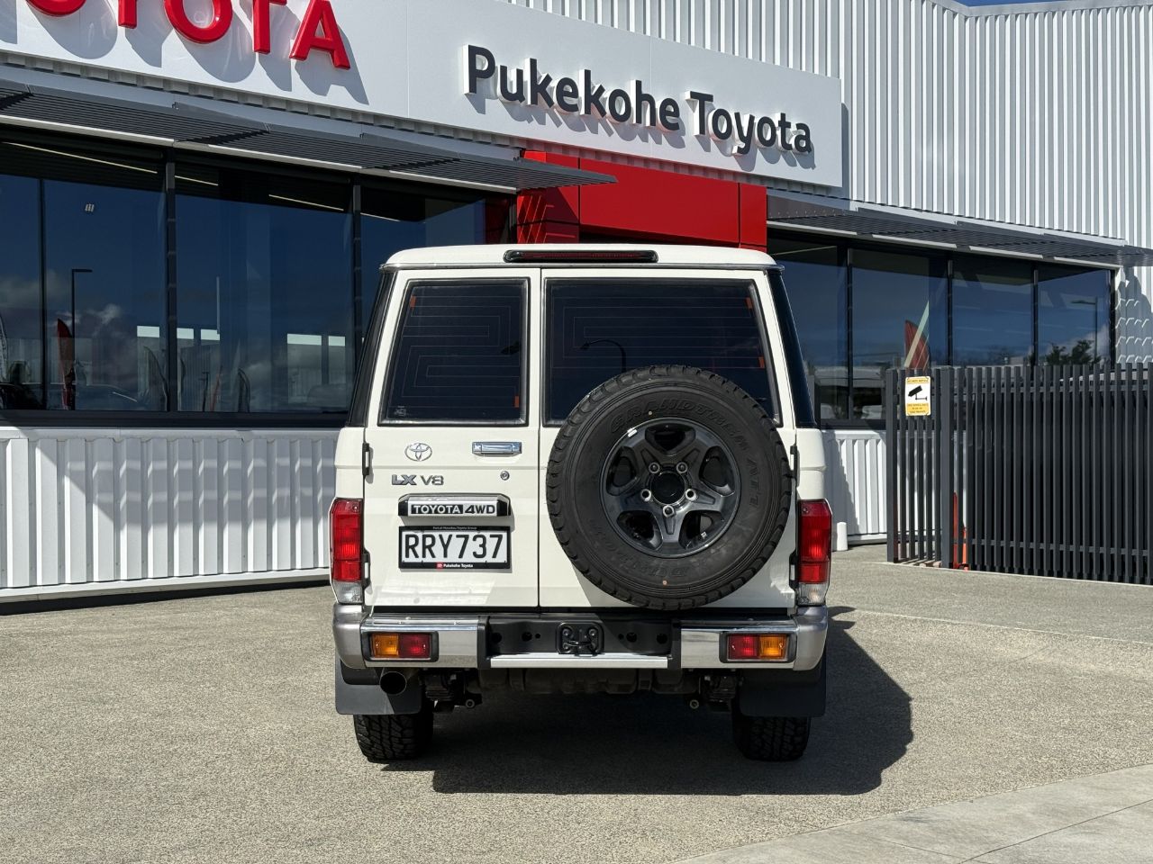 Vehicle image 5