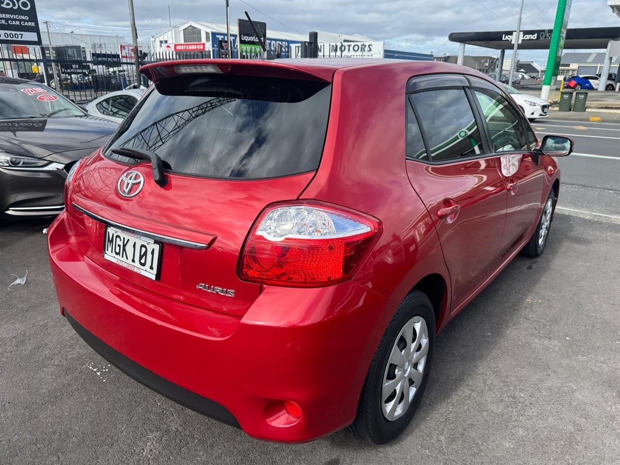 Vehicle image 4