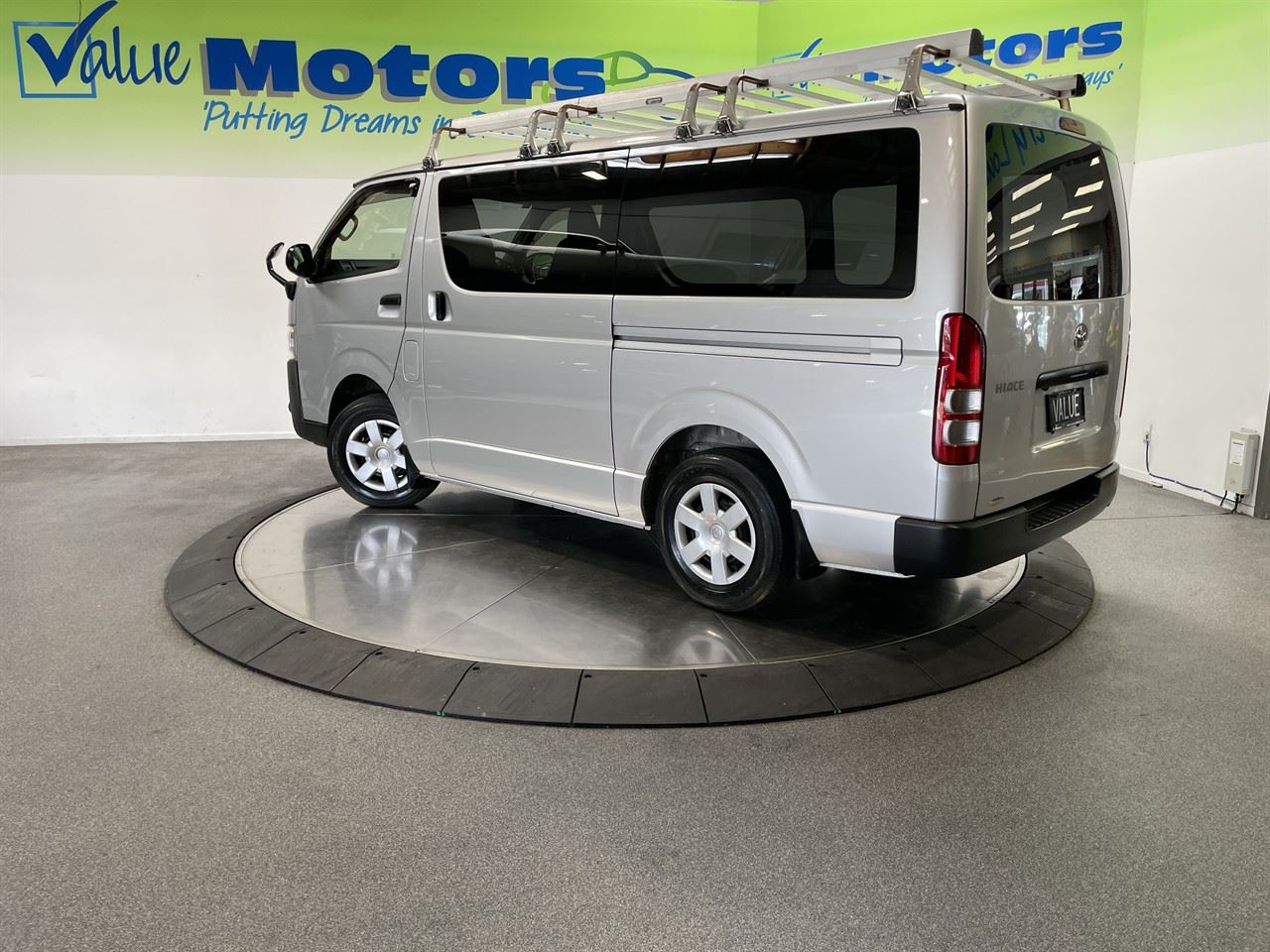 Vehicle image 5