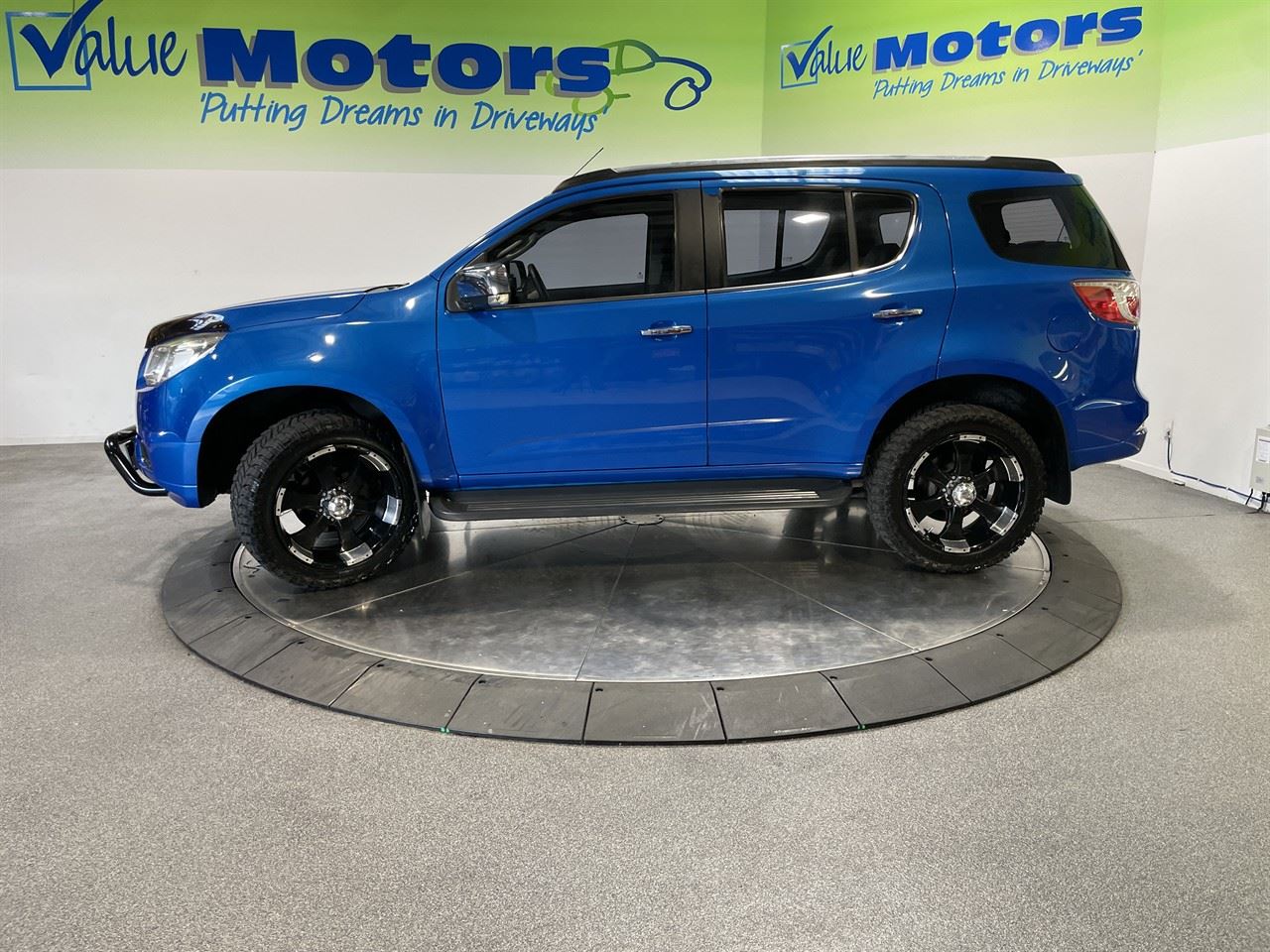Vehicle image 4