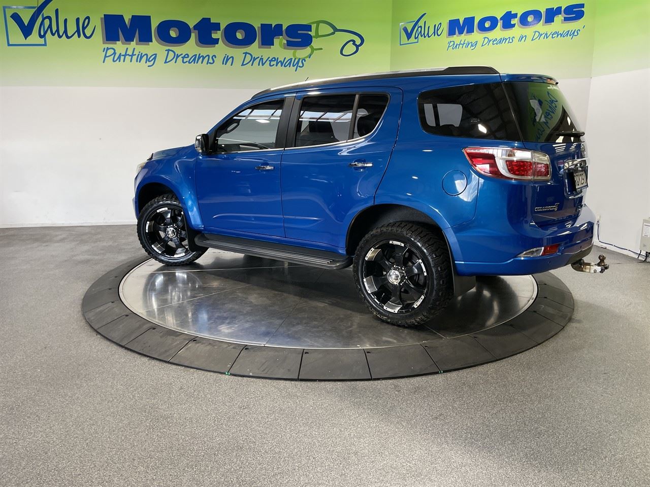 Vehicle image 5