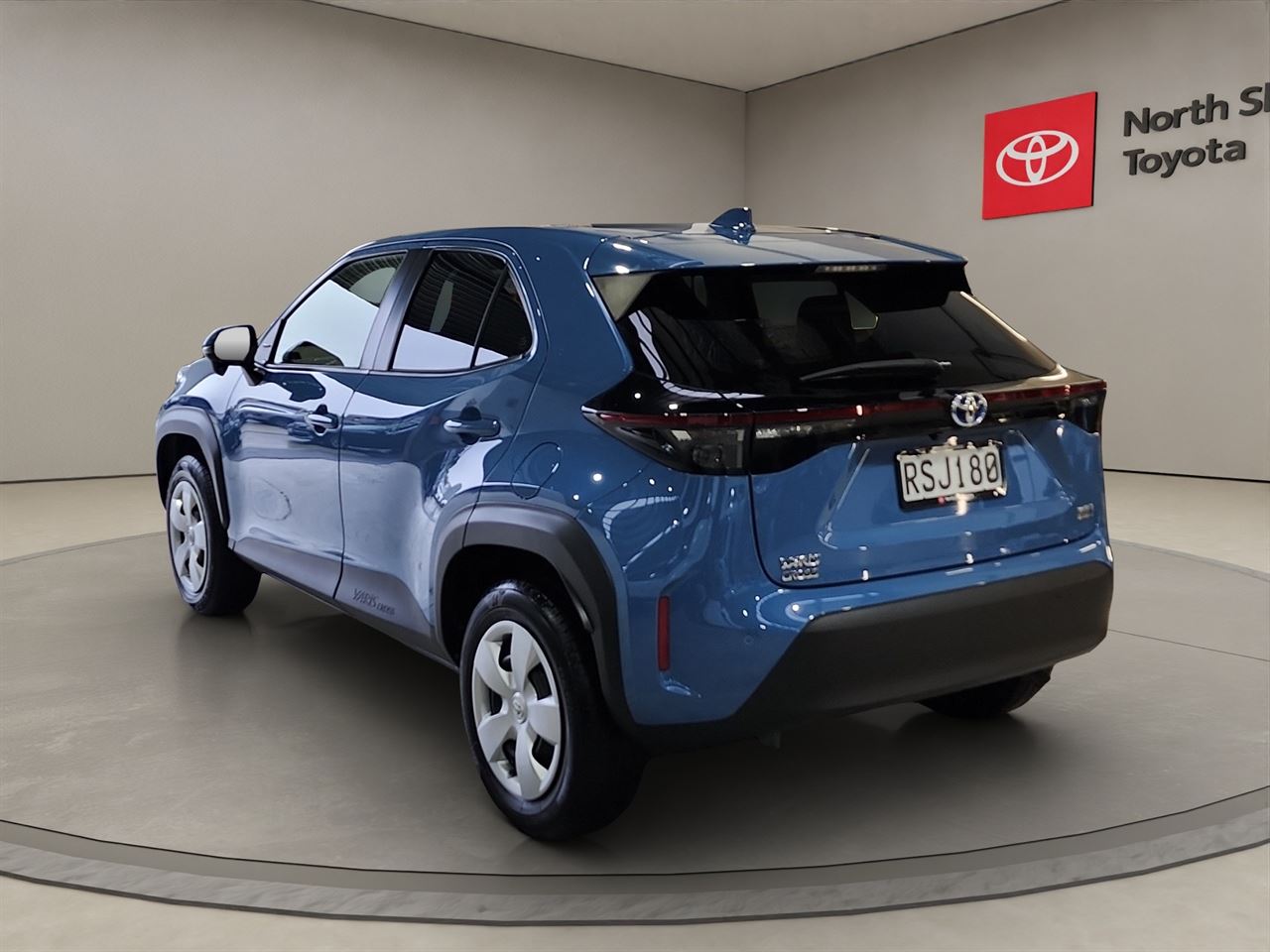 Vehicle image 5