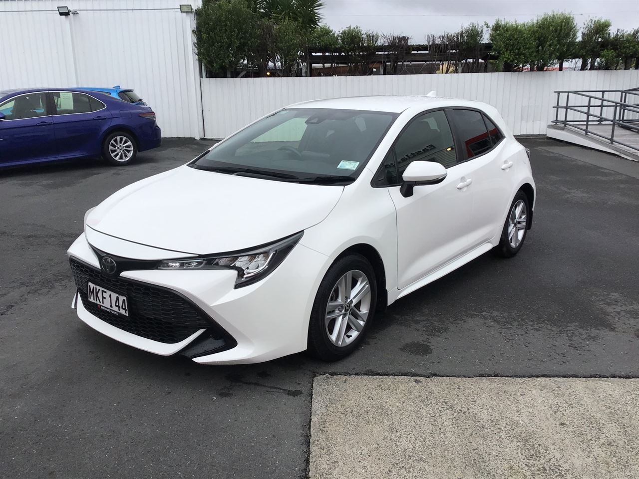 Vehicle image 3