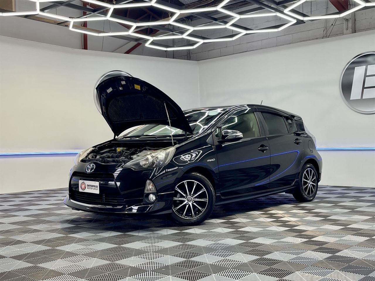 Vehicle image 3