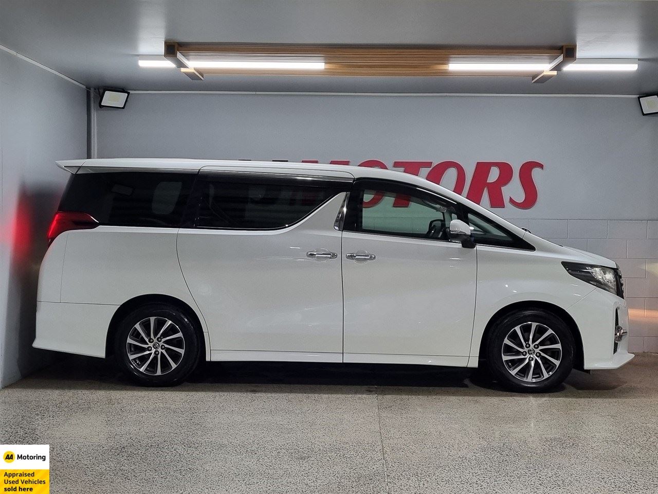 Vehicle image 5