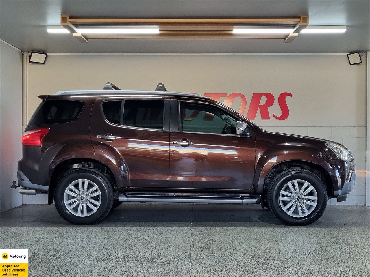 Vehicle image 5