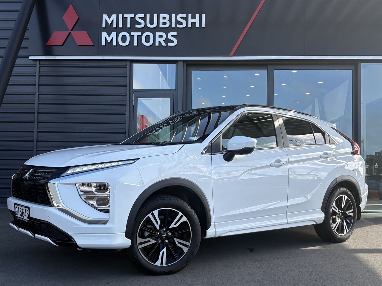 Vehicle image 4