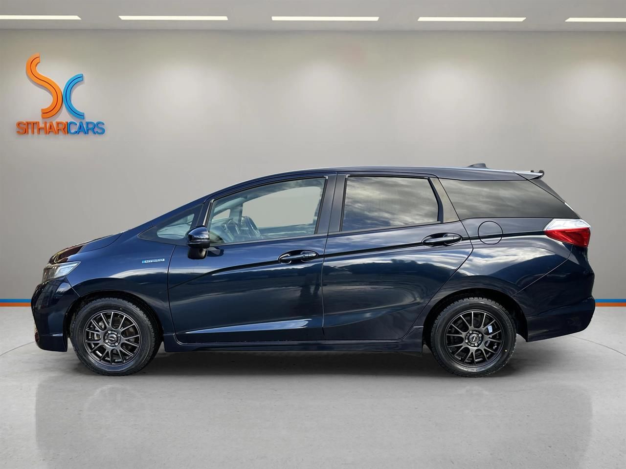 Vehicle image 4