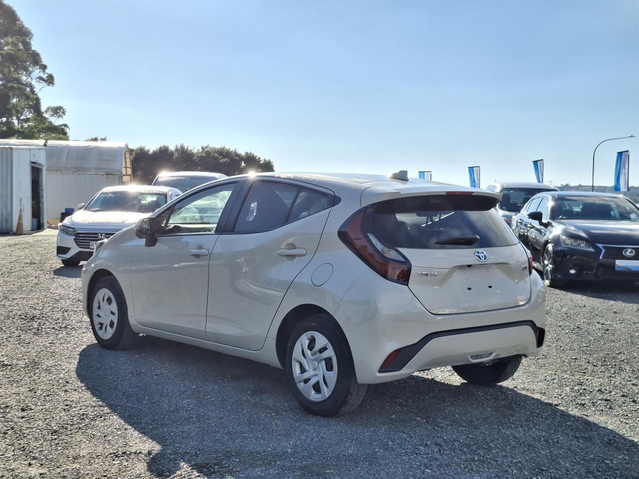 Vehicle image 5
