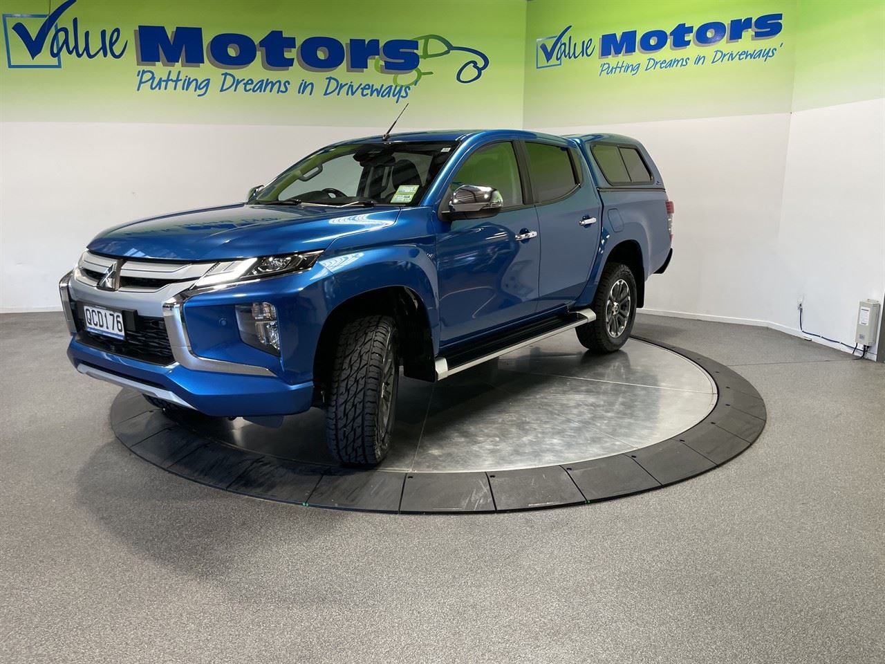 Vehicle image 3