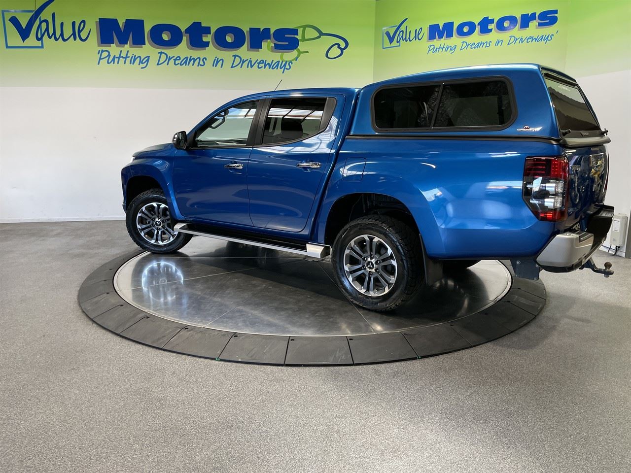Vehicle image 5