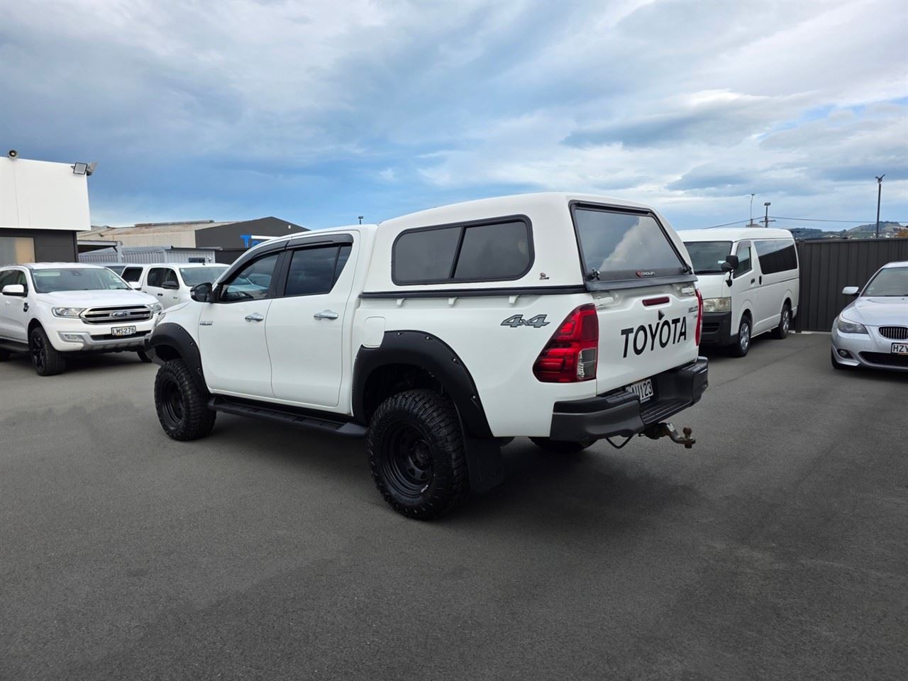 Vehicle image 3