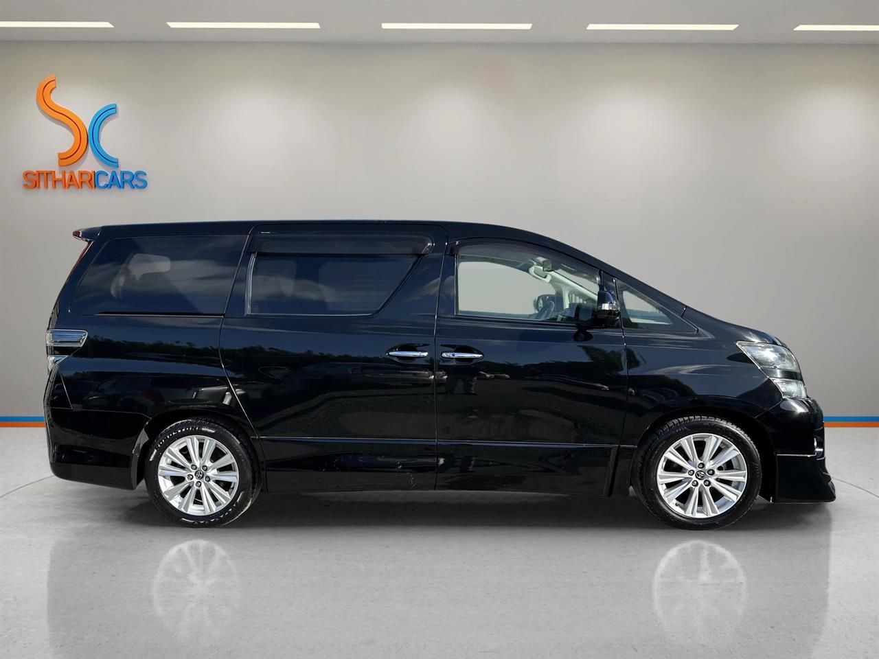 Vehicle image 4