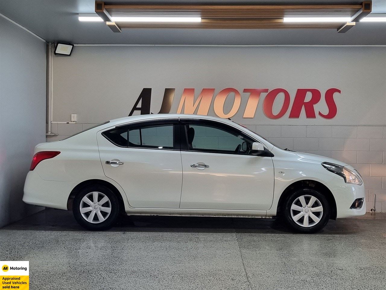 Vehicle image 5