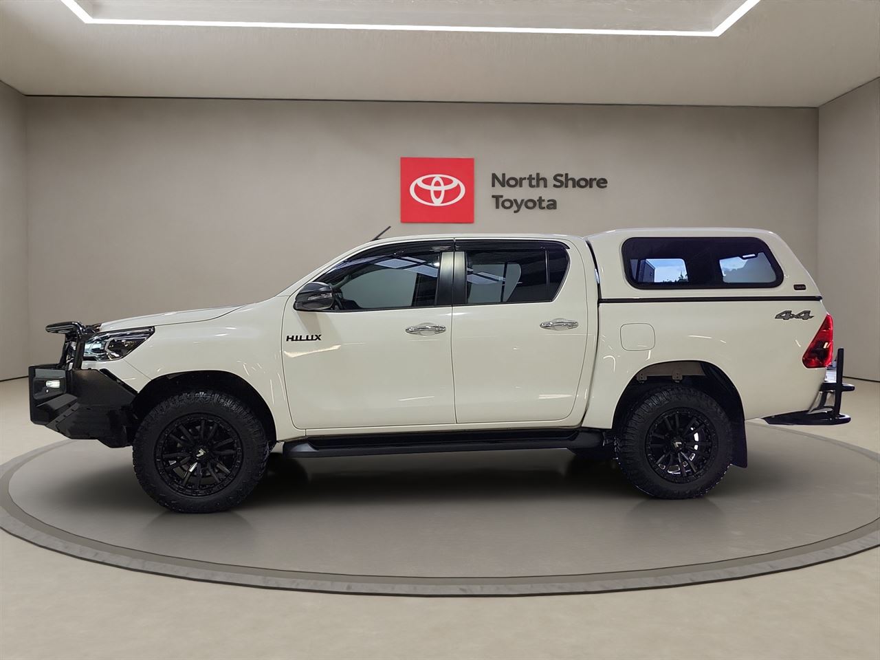 Vehicle image 4