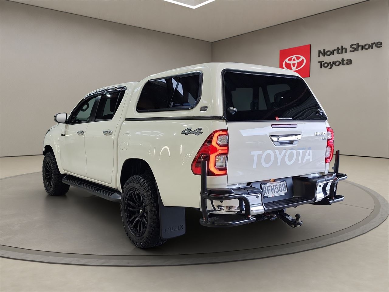 Vehicle image 5
