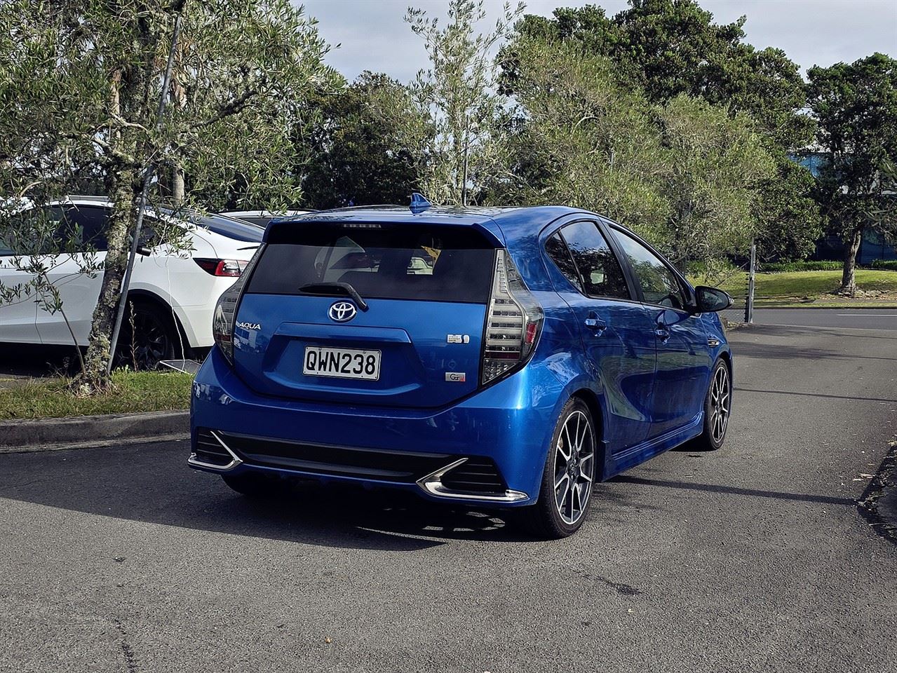 Vehicle image 4