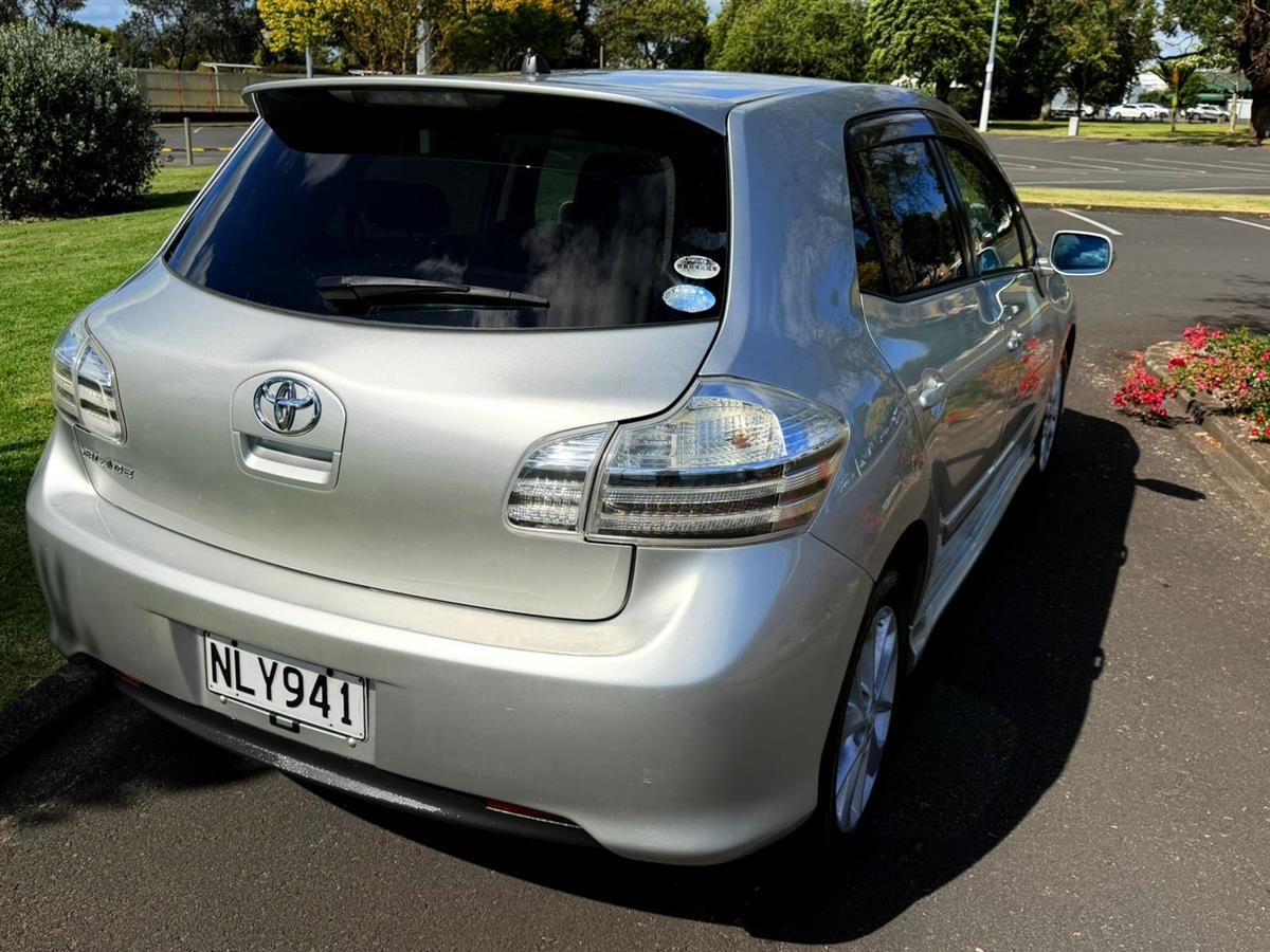 Vehicle image 4