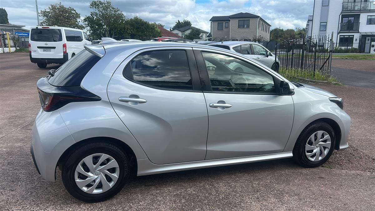 Vehicle image 3