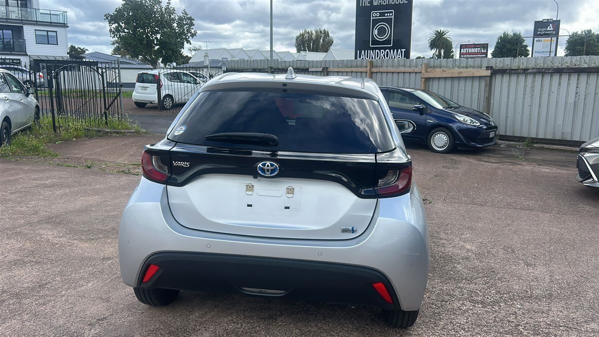 Vehicle image 4