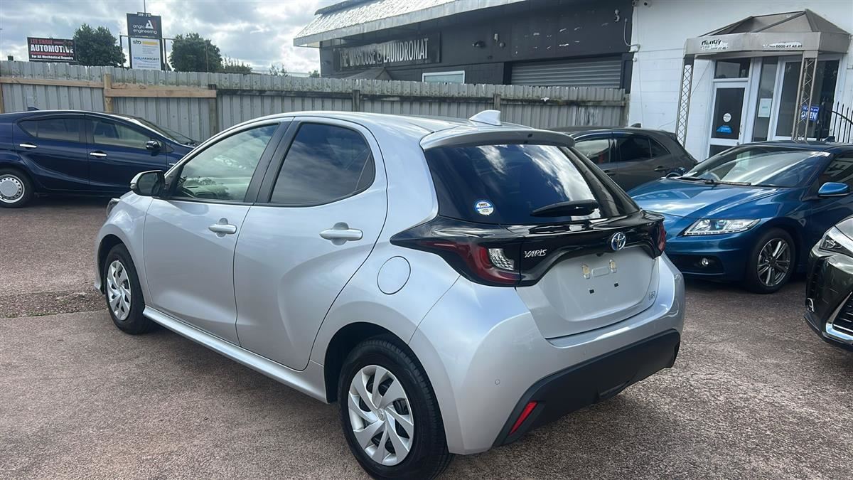 Vehicle image 5