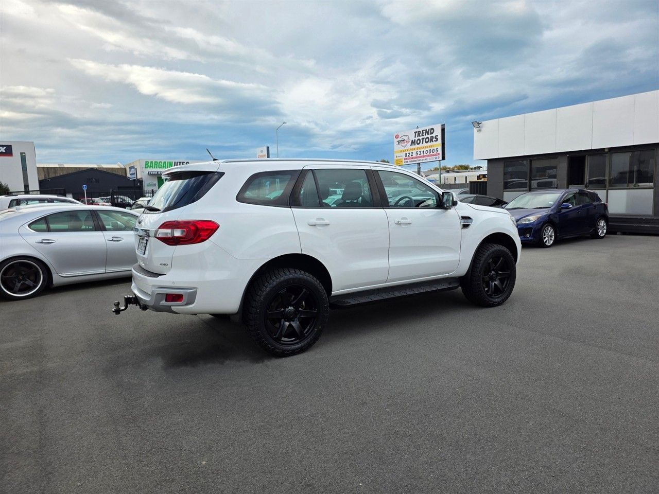 Vehicle image 4