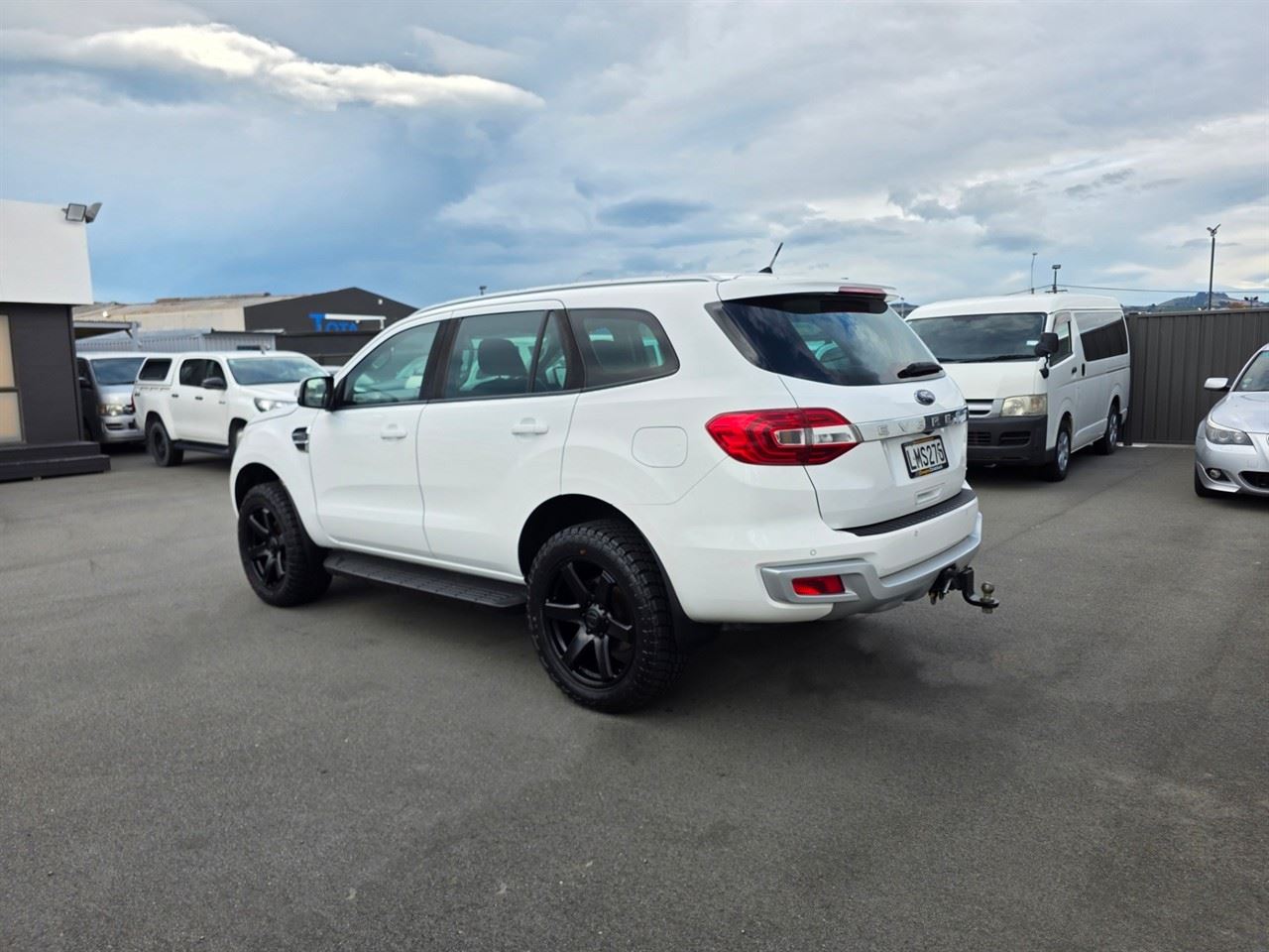 Vehicle image 4