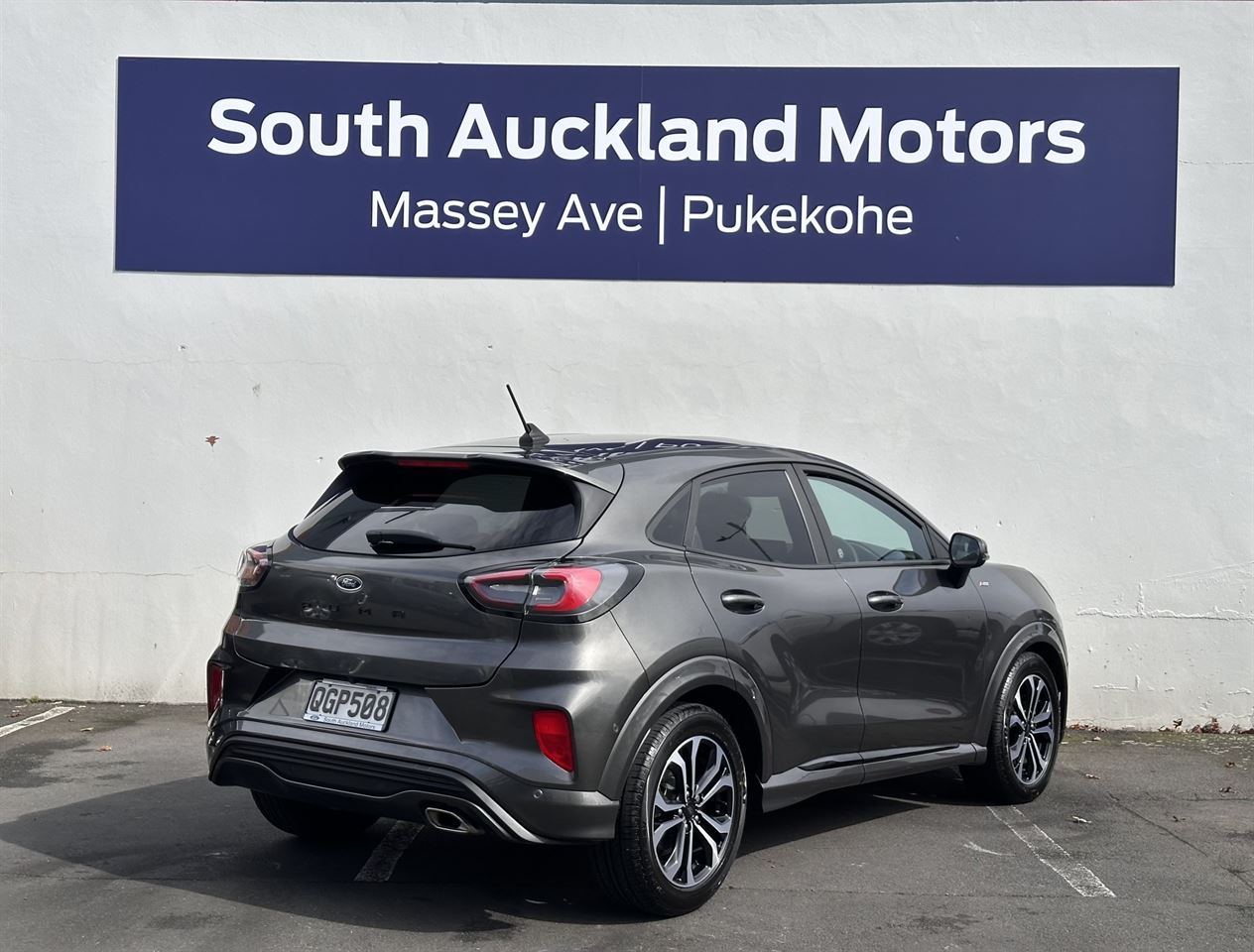 Vehicle image 5