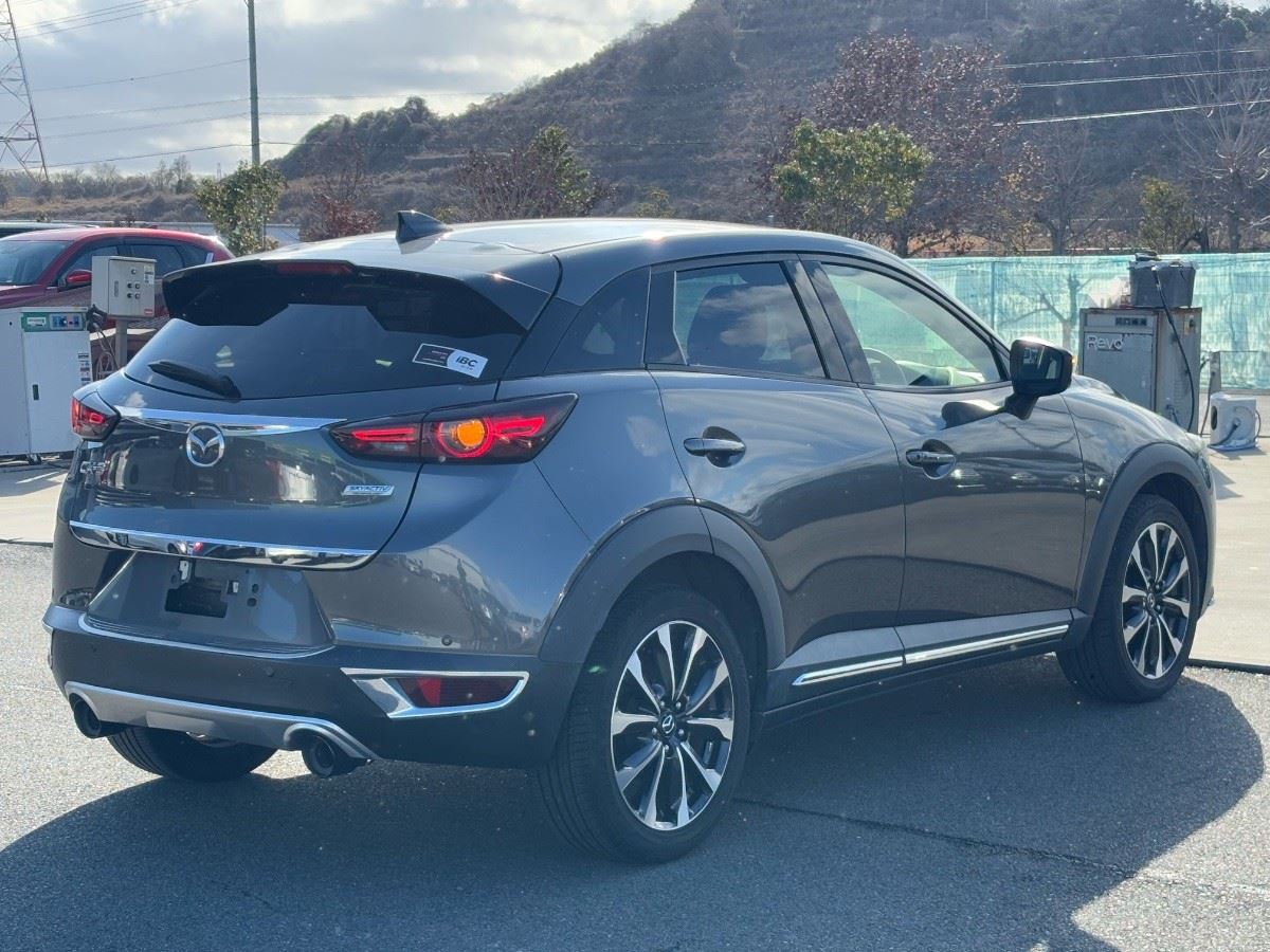 Vehicle image 5