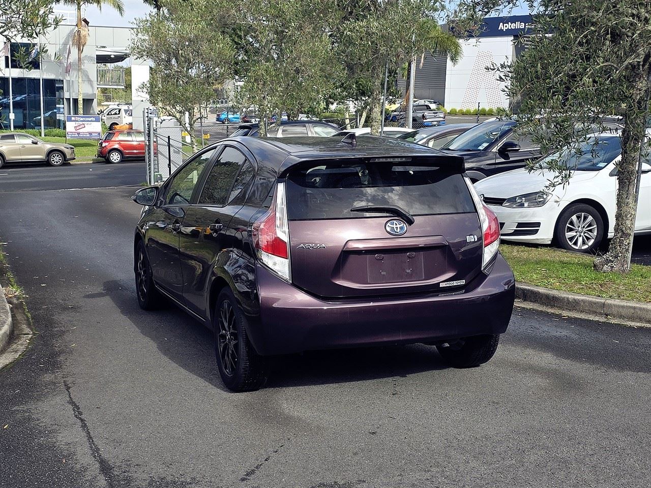 Vehicle image 4