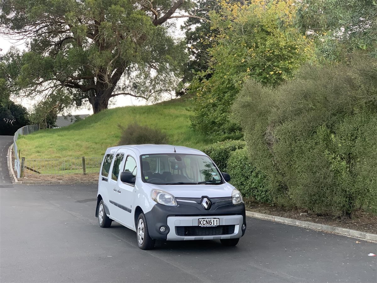 Vehicle image 4