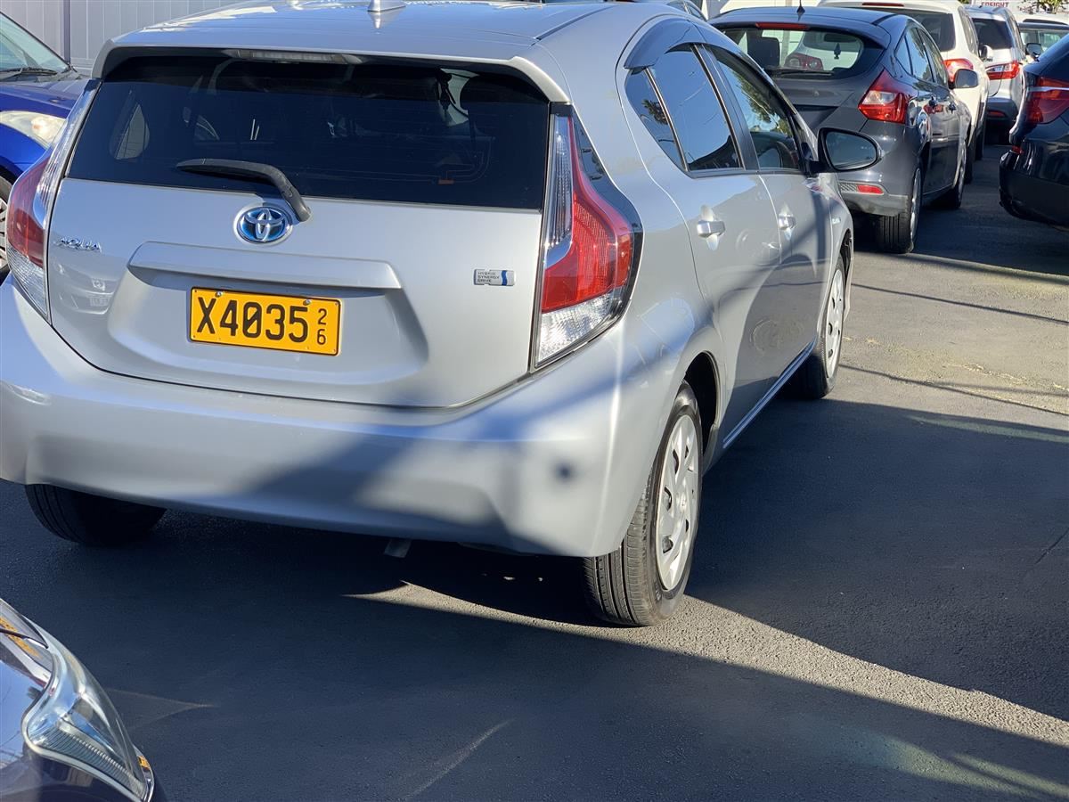 Vehicle image 5