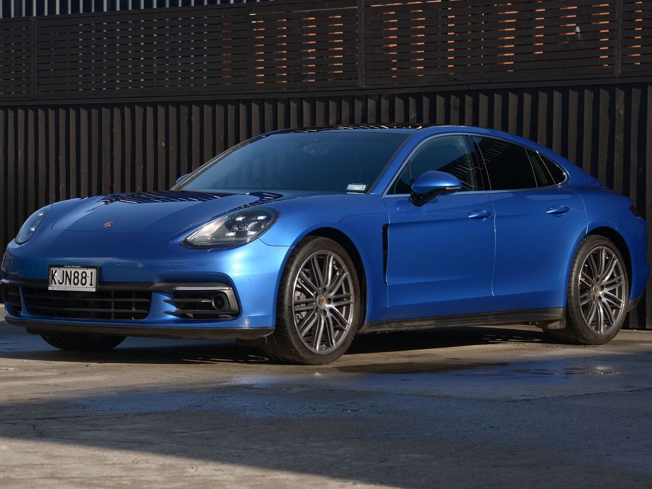 Vehicle image 5