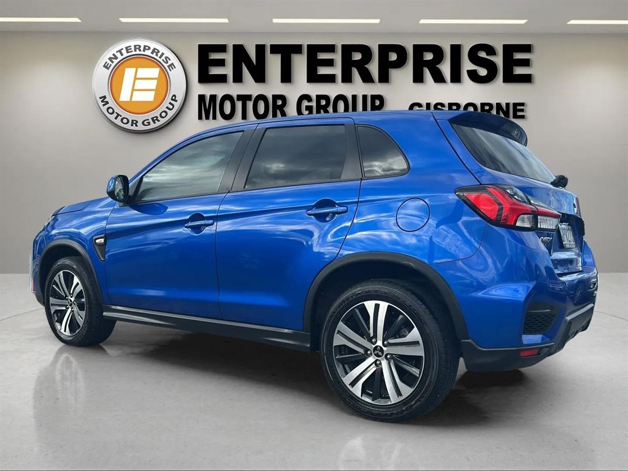 Vehicle image 5
