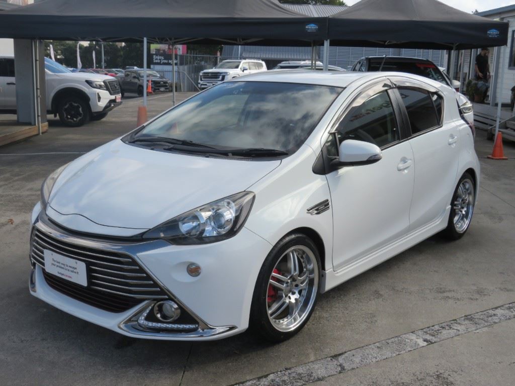 Vehicle image 3