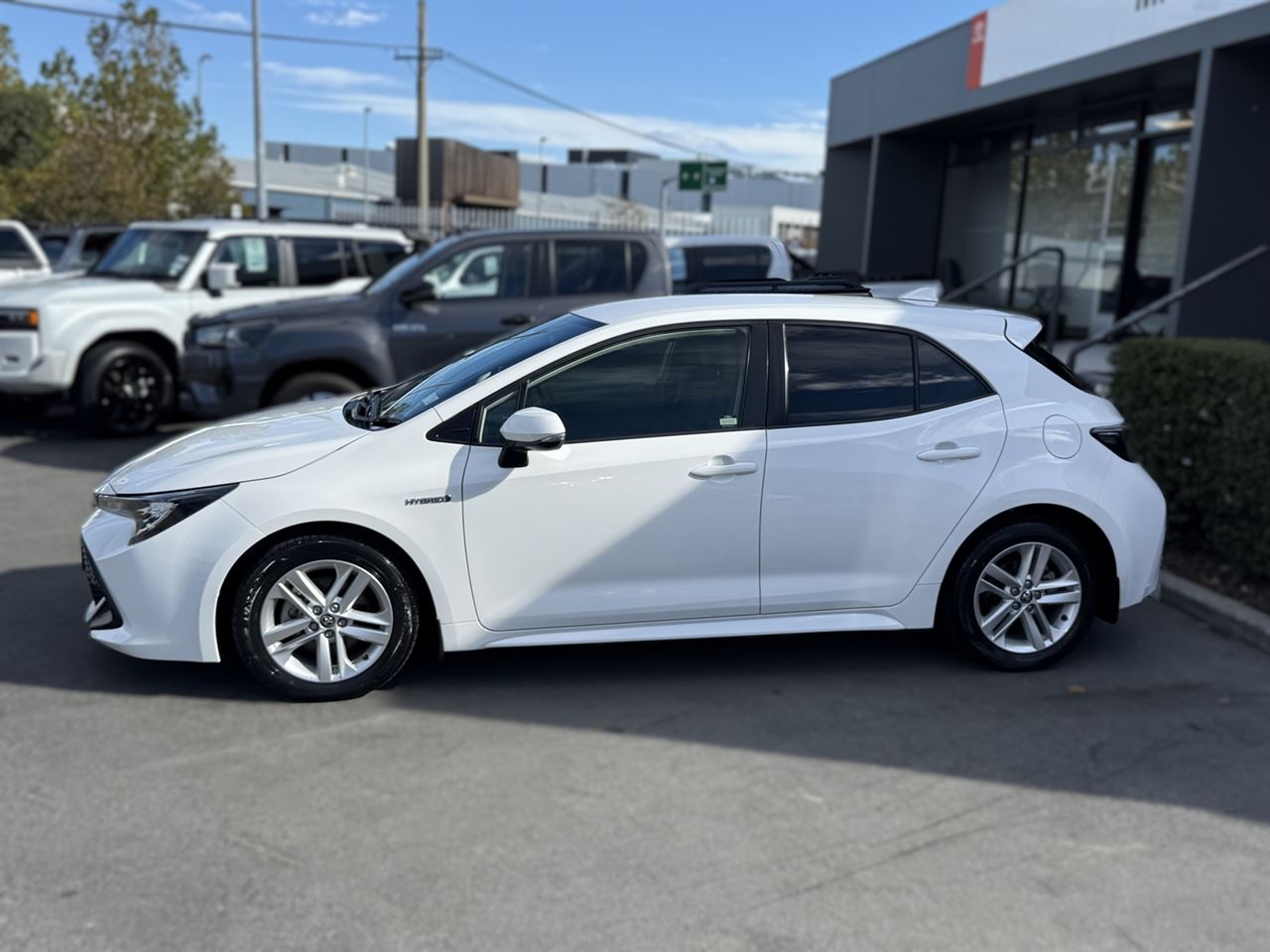 Vehicle image 4
