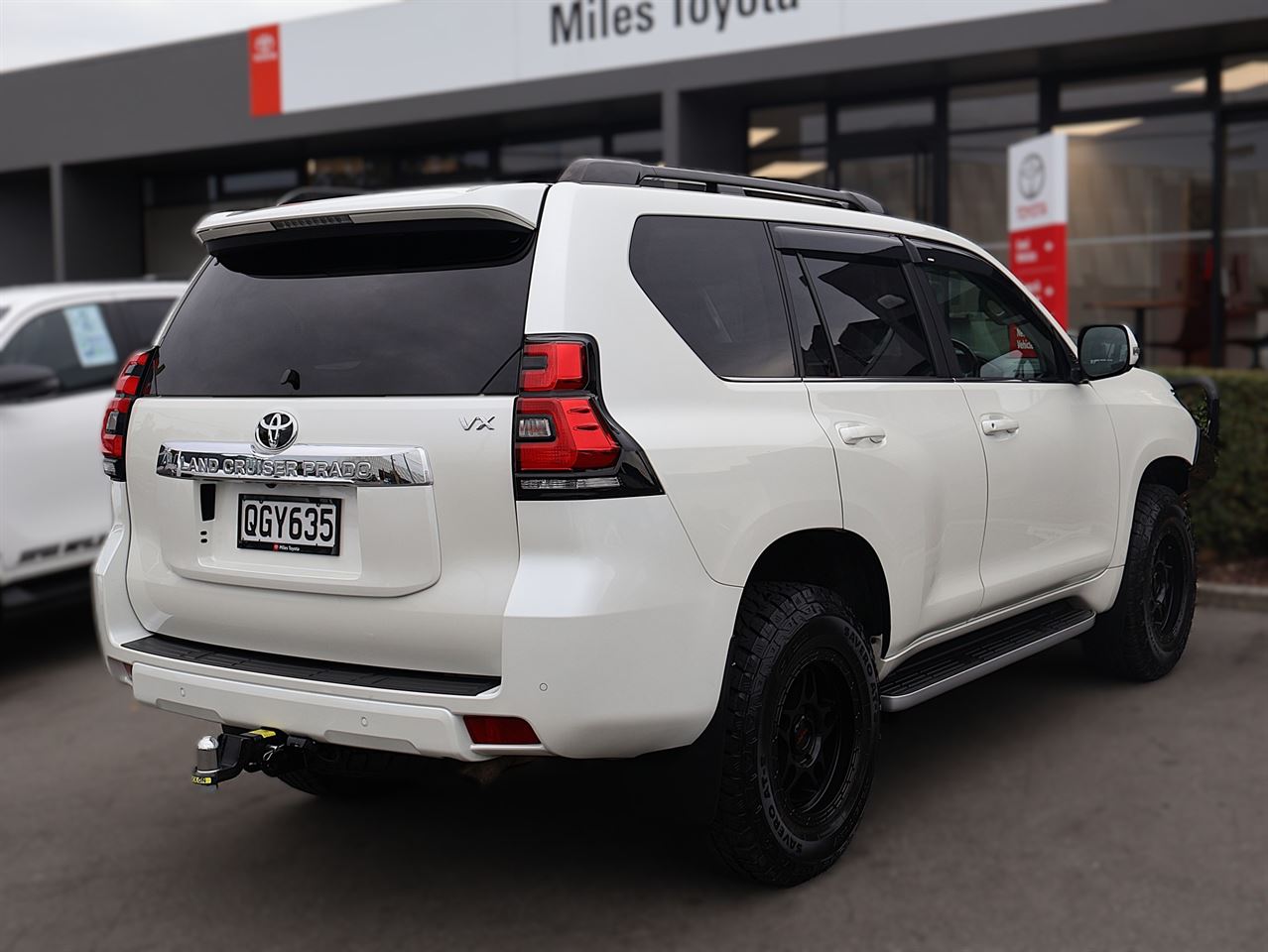 Vehicle image 5