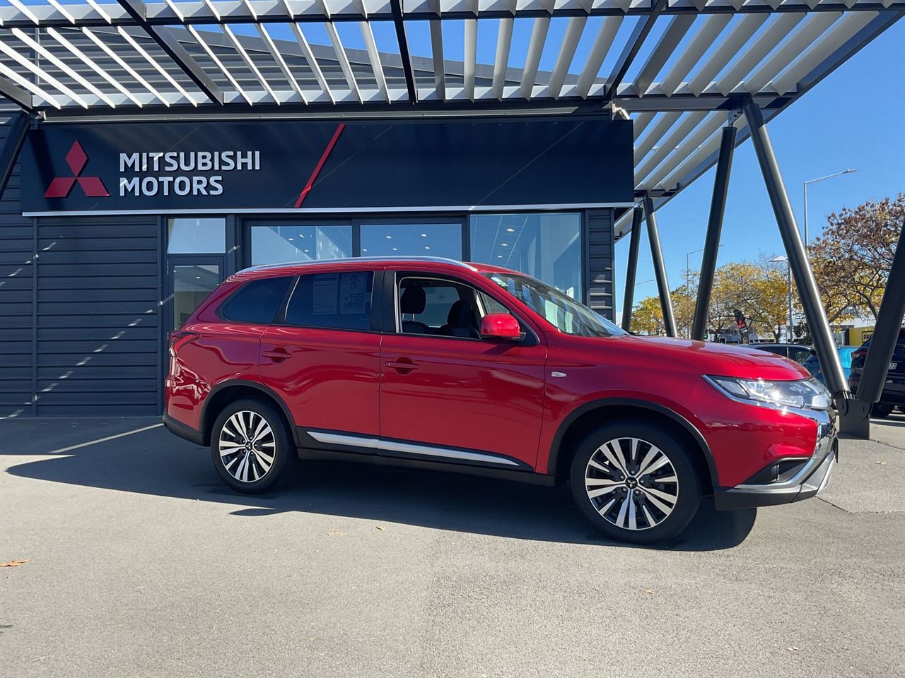 Vehicle image 4