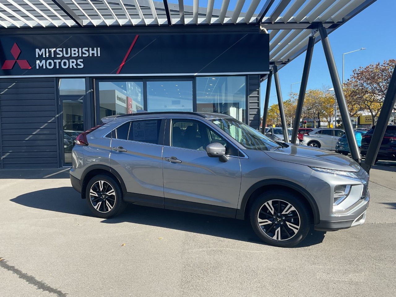 Vehicle image 4