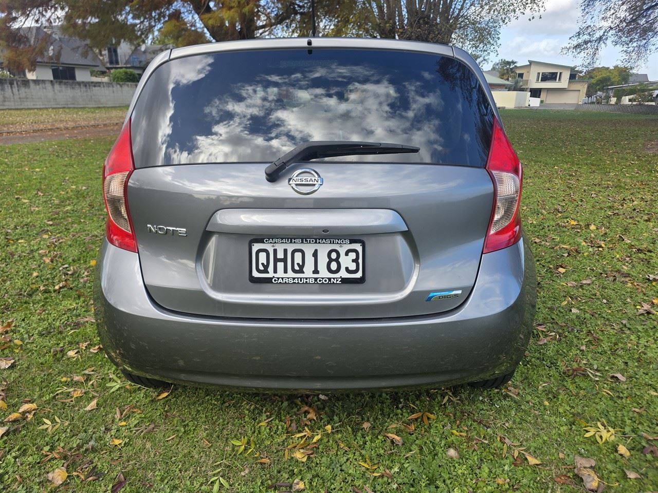 Vehicle image 5