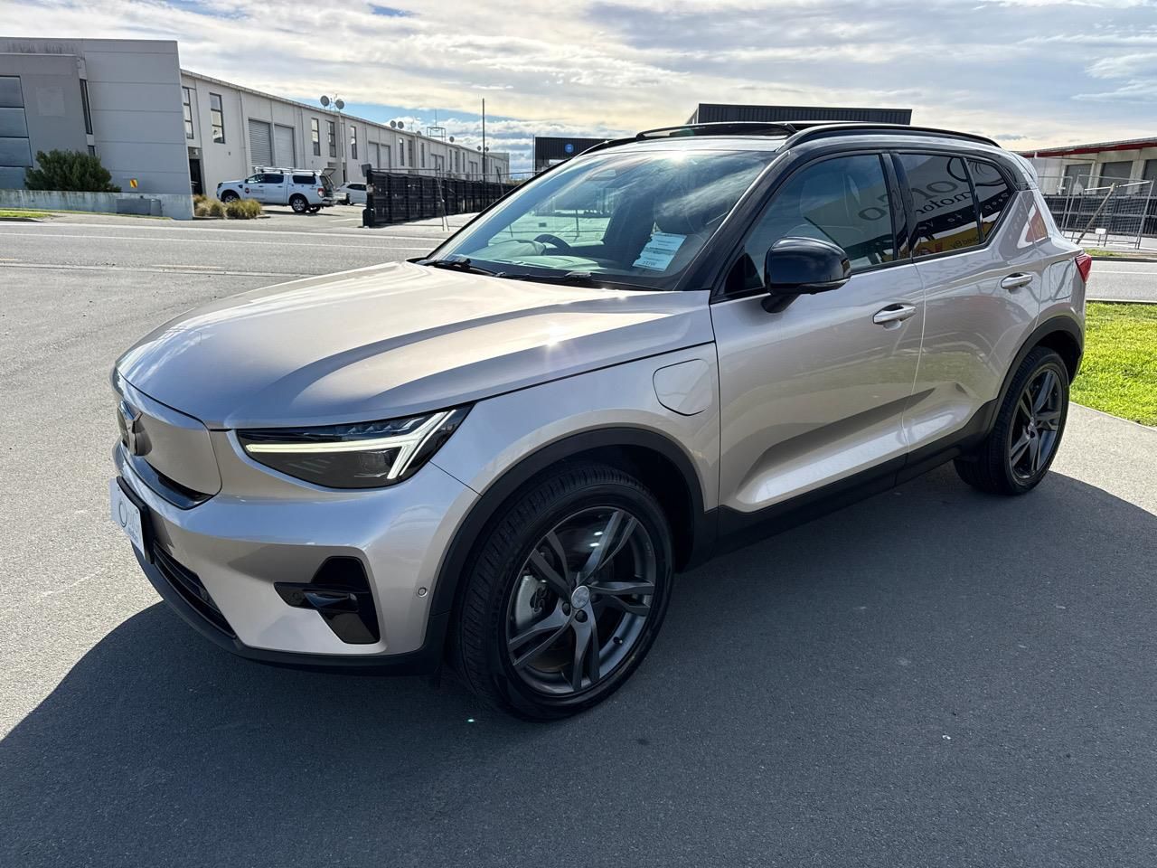 Vehicle image 4